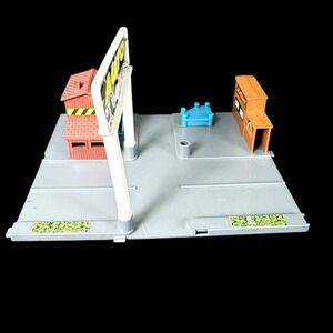 Nice Hot Wheels Mega City 2007 Single Block Brown Seaport Play Set